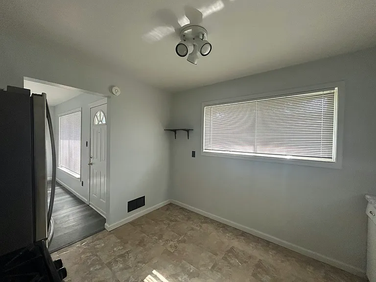 4987 Roosevelt Blvd — Photo 4