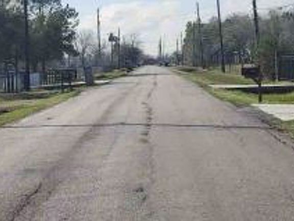 Exterior Neighborhood (street photo)