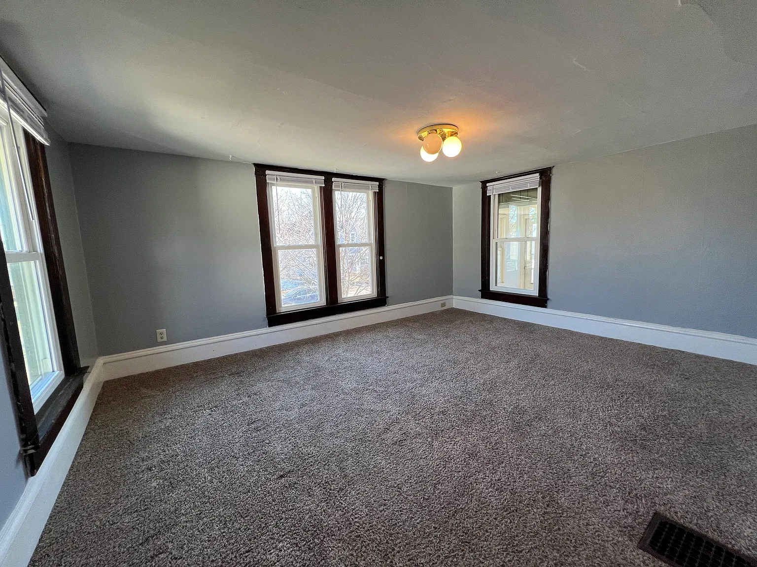 3 bed, 1000 sqft, $1,150 — Photo 4