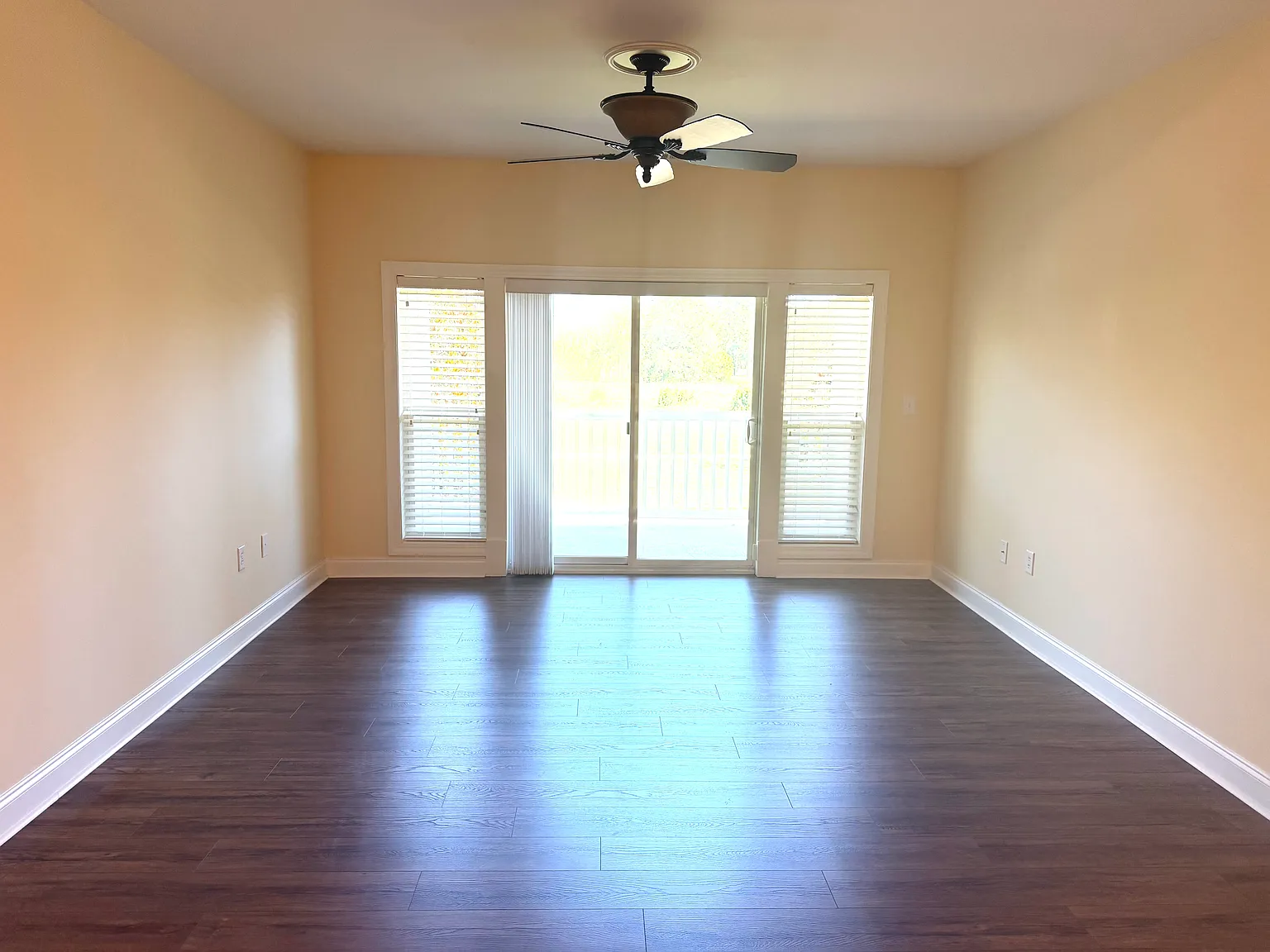 2 bed, 1117 sqft, $1,800 — Photo 3