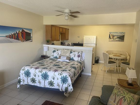 4th image of 22 Tulip Ave #320
