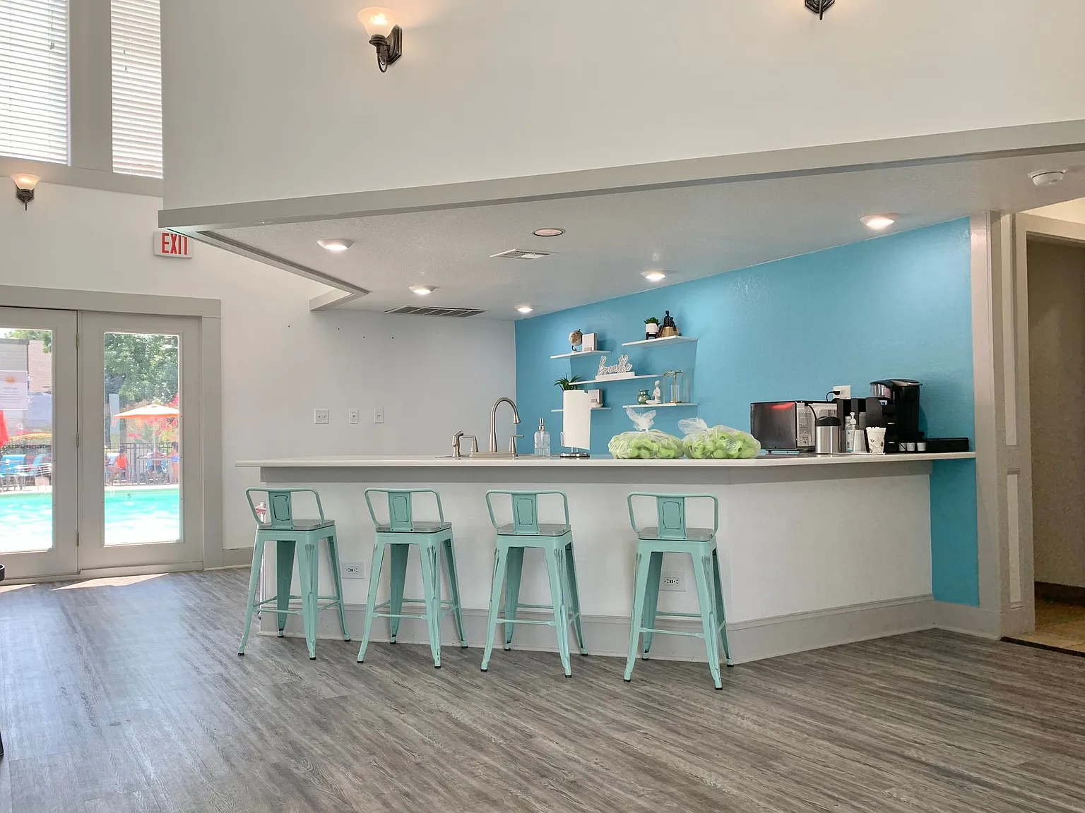 Quail Hollow Apartments — Photo 2
