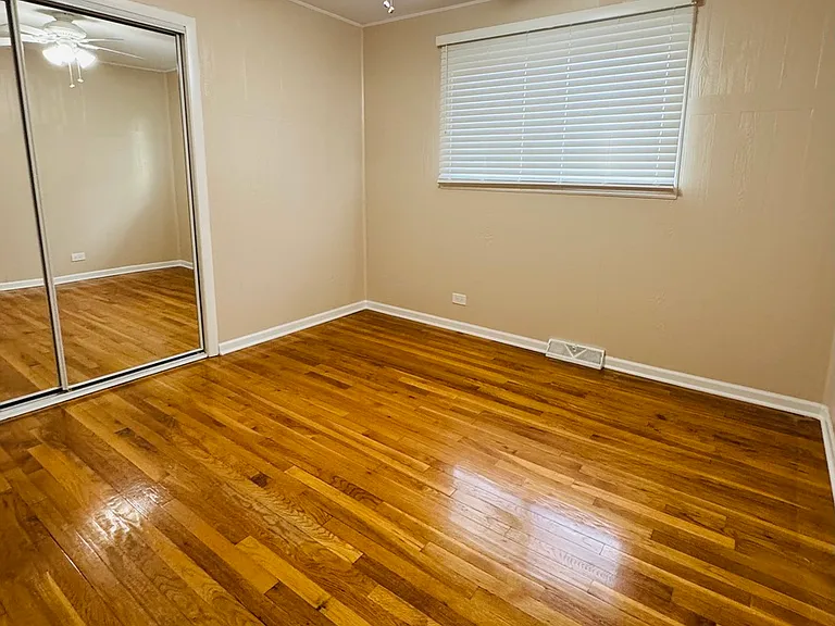7011 N Hamlin Ave — Photo 14