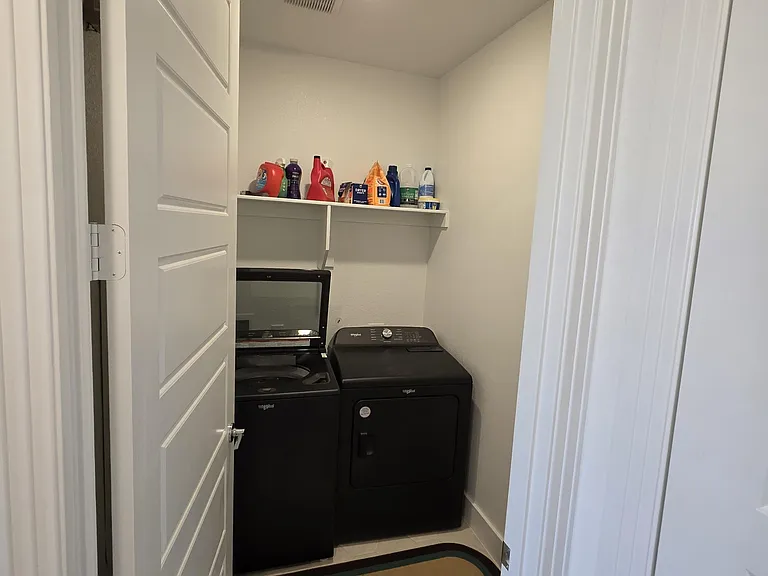 1212 Carnation Dr — Photo 17