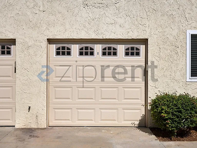 213 E Acacia St #C — Photo 19