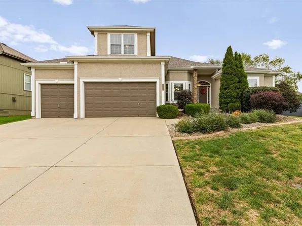 23716 W 52nd Ter, Shawnee, KS 66226
