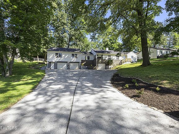 2nd image of 3401 Fountain Park Blvd