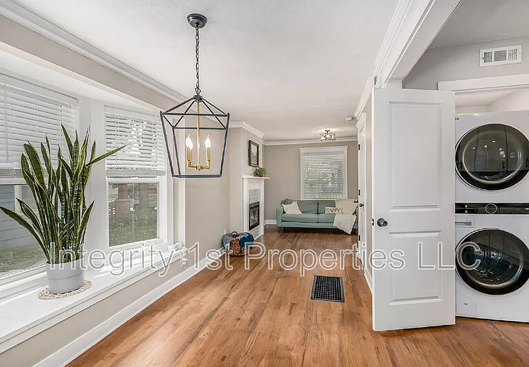 4419 State Line Rd — Photo 10