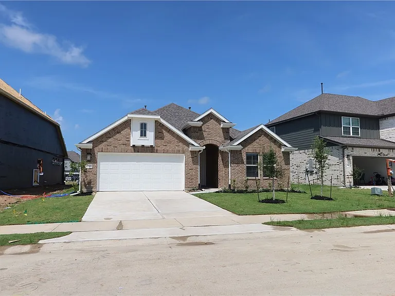 6306 Fulton Dr — Photo 2