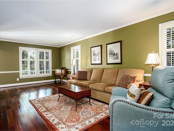 5th image of 1733 Knightbridge Dr