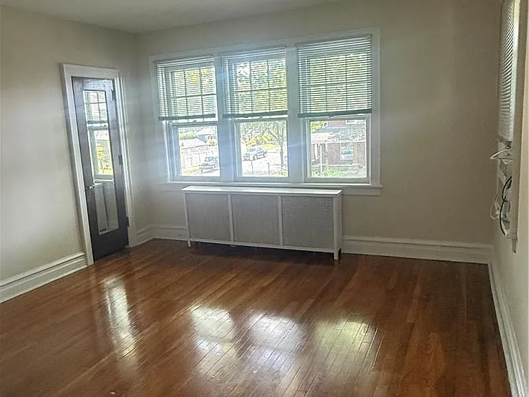 2403 W Allen St #2 — Photo 2