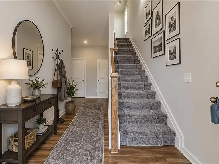 118 Briarwood Dr E — Photo 8