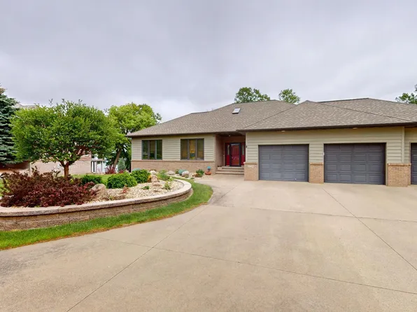 2704 Campus Ln, Albert Lea, MN 56007