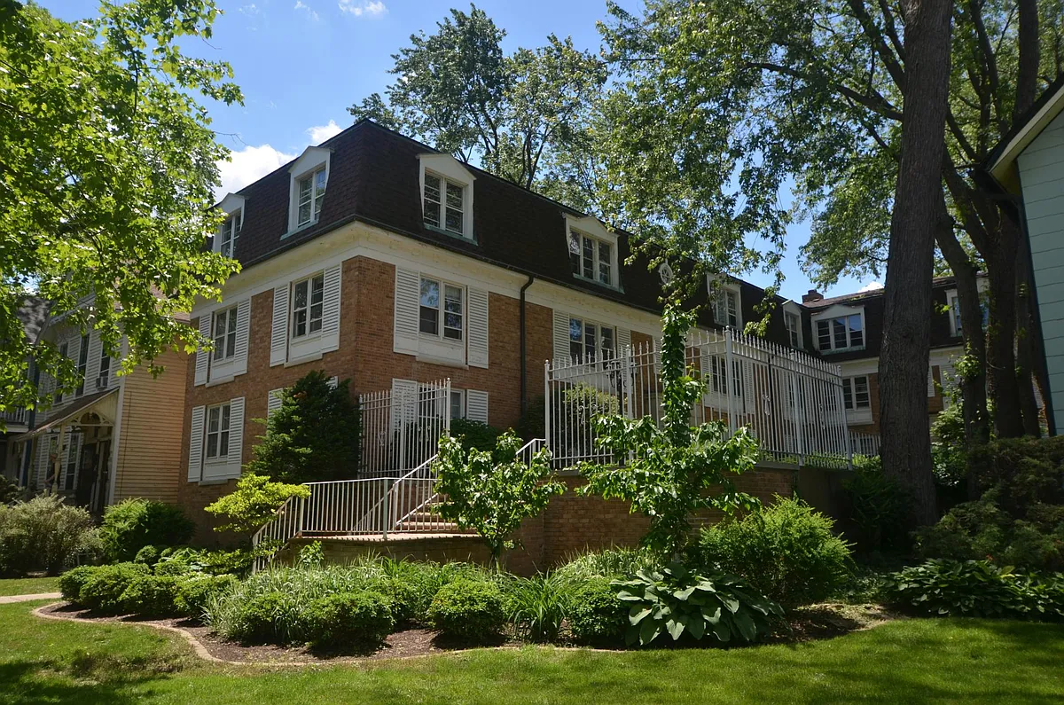 Building Photo - 2038 Sherman Ave #3B