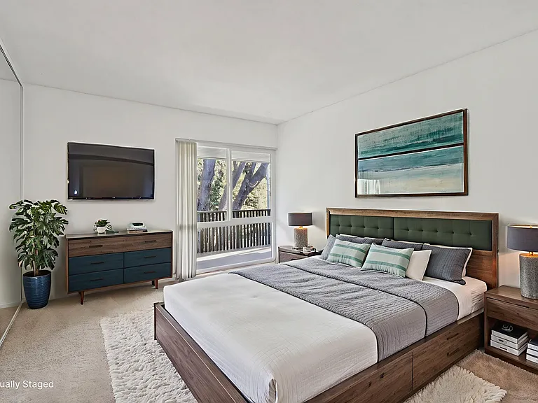 Solano Apartments — Photo 34
