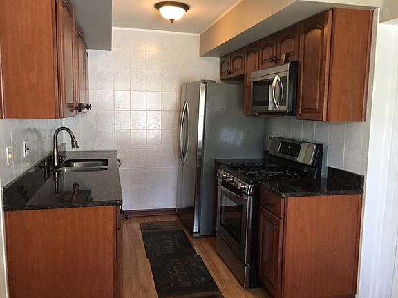 3rd image of 192 College Dr Unit A
