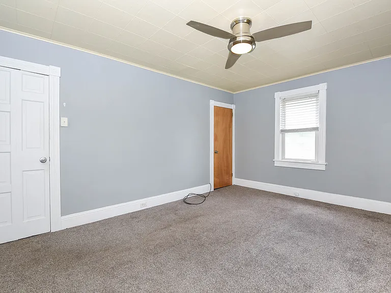 256 1/2 E Grove St #256 — Photo 11