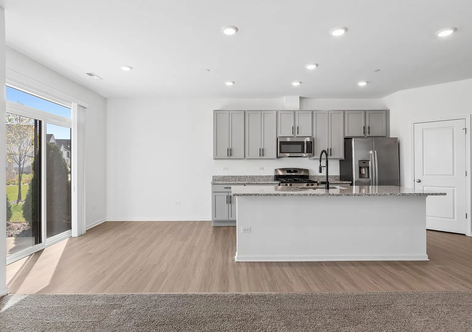 3 bed, 2.5 bath, 1781 sqft, $3,450 — Photo 4