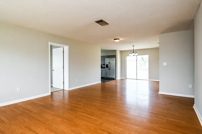 4 bed, 2.0 bath, 1504 sqft, $1,795 — Photo 3