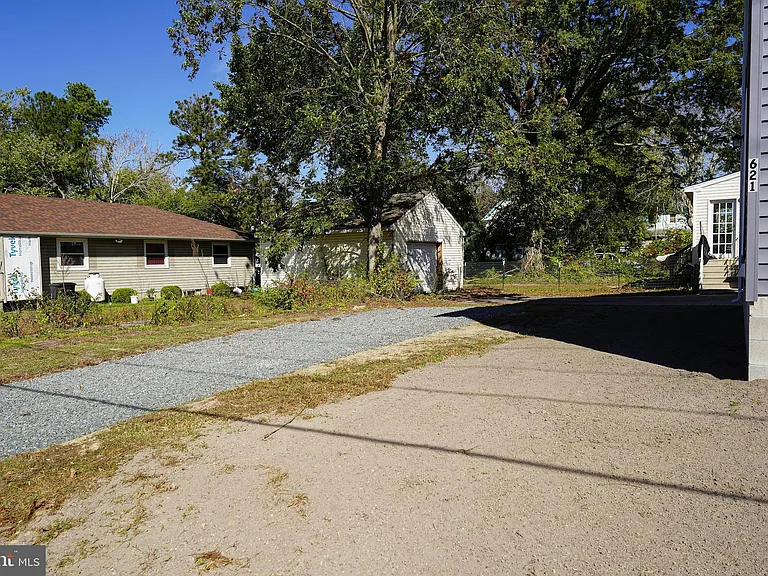 621 Cedar St — Photo 6