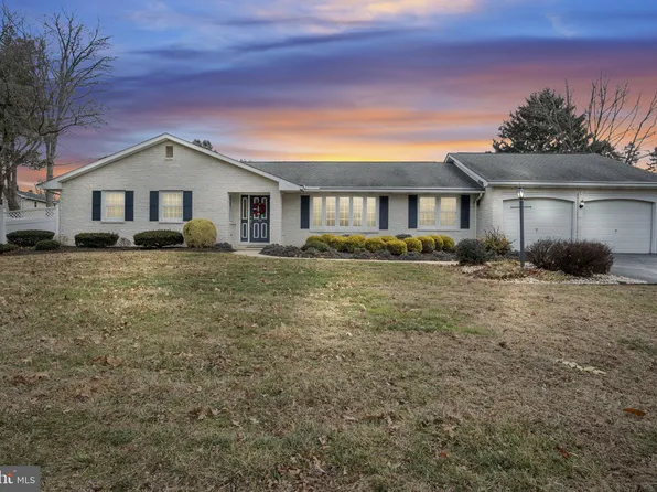 705 Sutton Dr, Carlisle, PA 17013