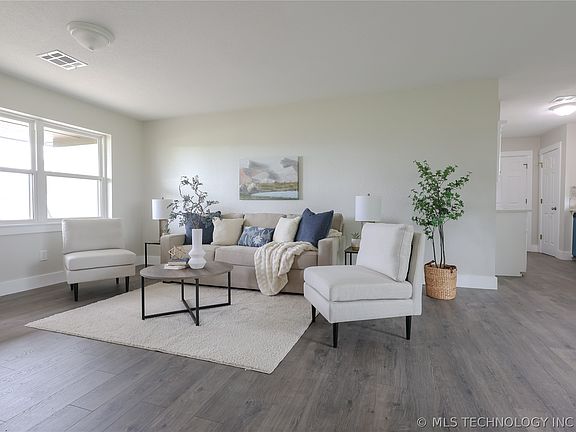 4th image of 1016 Ash Dr