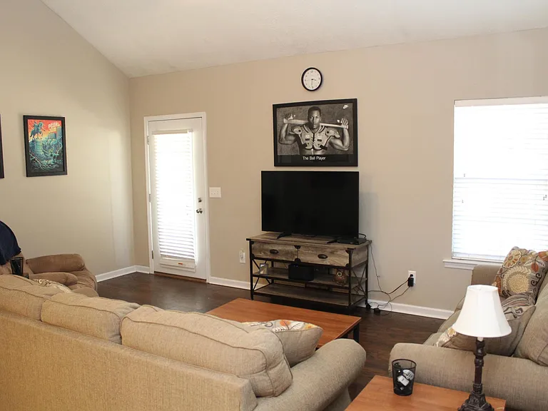 951 Sandstone Ln — Photo 6