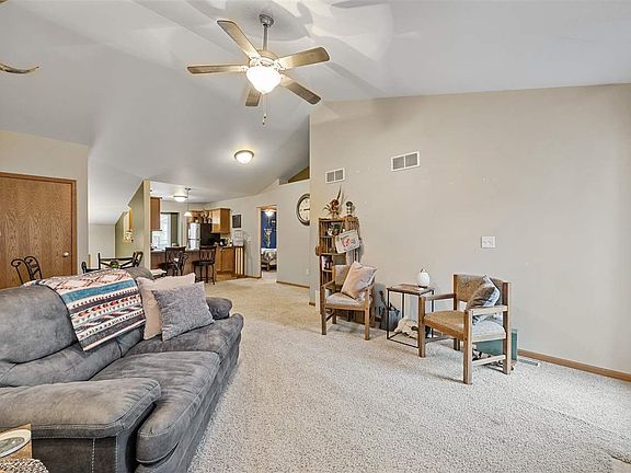 5th image of 1055 Twilight Dr