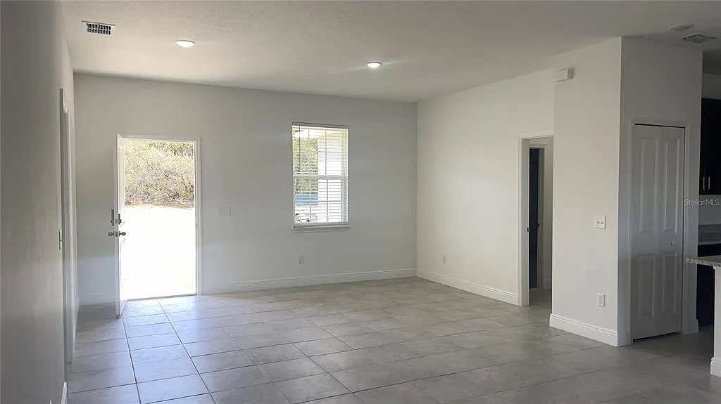 3 bed, 2.0 bath, 1560 sqft, $1,850 — Photo 3