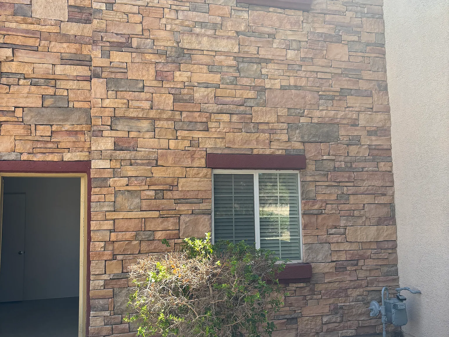 3 bed, 1672 sqft, $1,900 — Photo 2