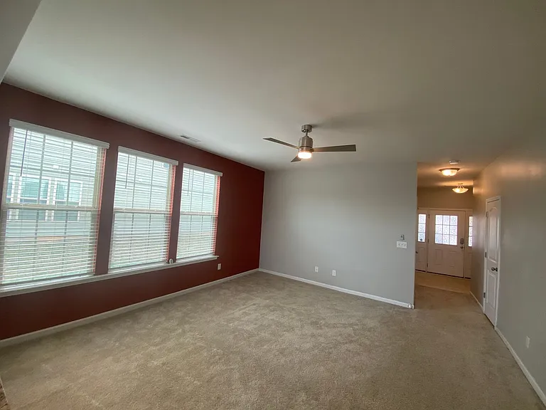 35 S Grey Abbey Dr — Photo 5
