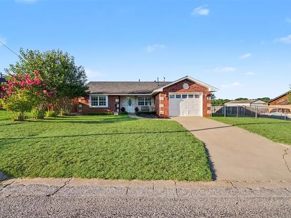 132 Florence Dr, Cordell, OK 73632