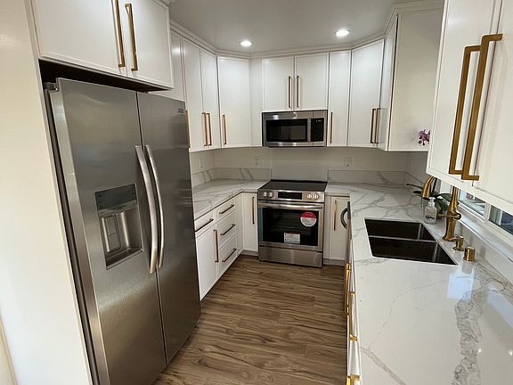 3rd image of 505 S Vine St #505