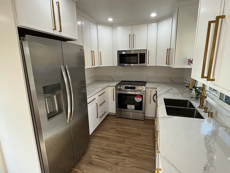 505 S Vine St #505 — Photo 3