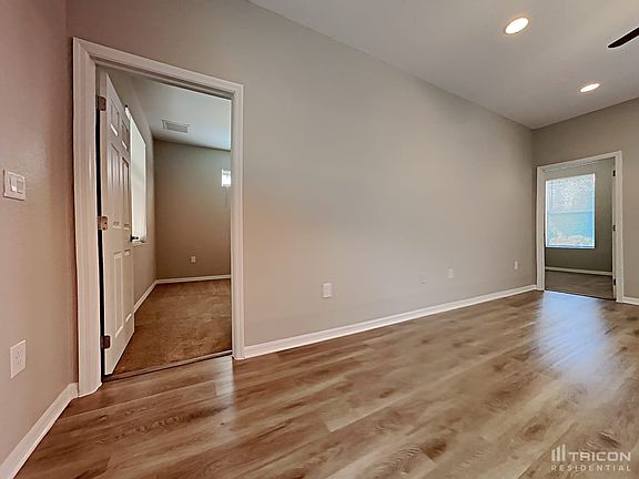 3rd image of 3144 S San Mateo Dr