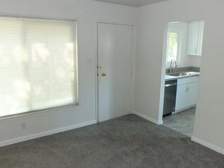 5283 Moddison Ave — Photo 7