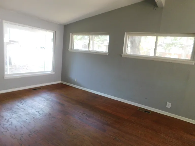 17 Irving Dr — Photo 3