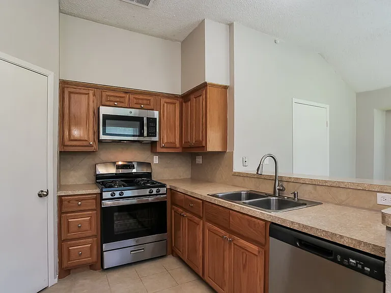 9723 Orangevale Dr — Photo 5