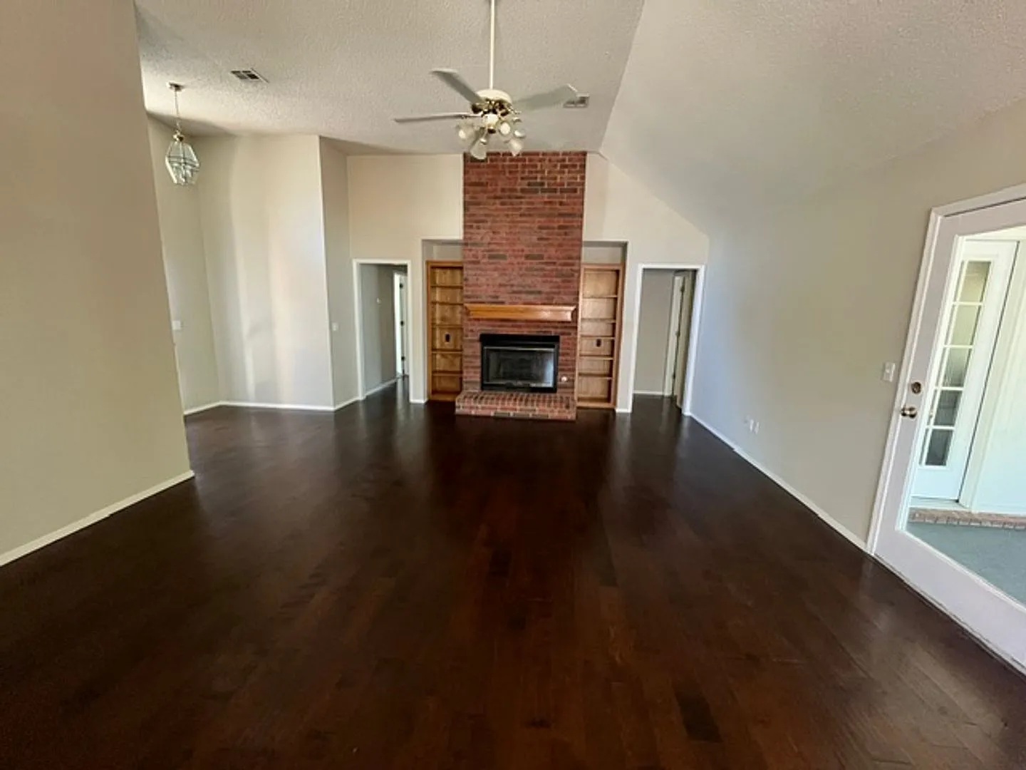 Beautiful 3 Bedroom in Whispering Timbers! — Photo 2