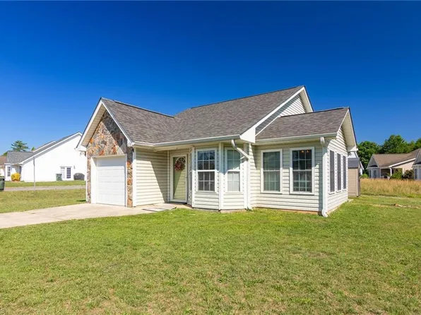 213 Portsmouth Dr, Eden, NC 27288