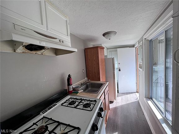 3rd image of 193 Columbus St