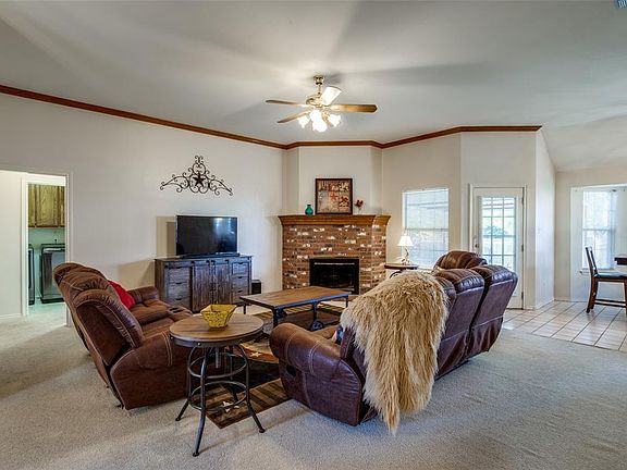 5th image of 667 Maplewood Dr