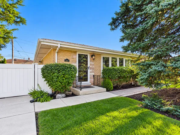 1507 Oakton St, Park Ridge, IL 60068