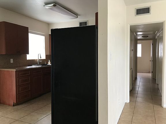 5th image of 415 Westover St