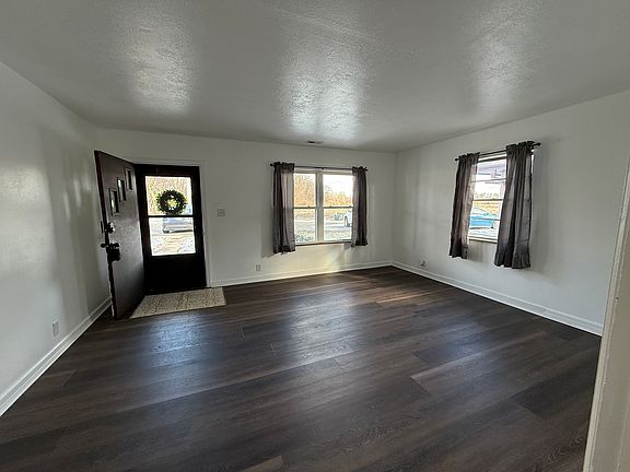 3rd image of 422 Elm St #424