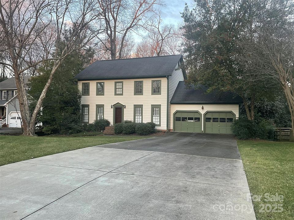 2nd image of 10111 Hanover Woods Pl