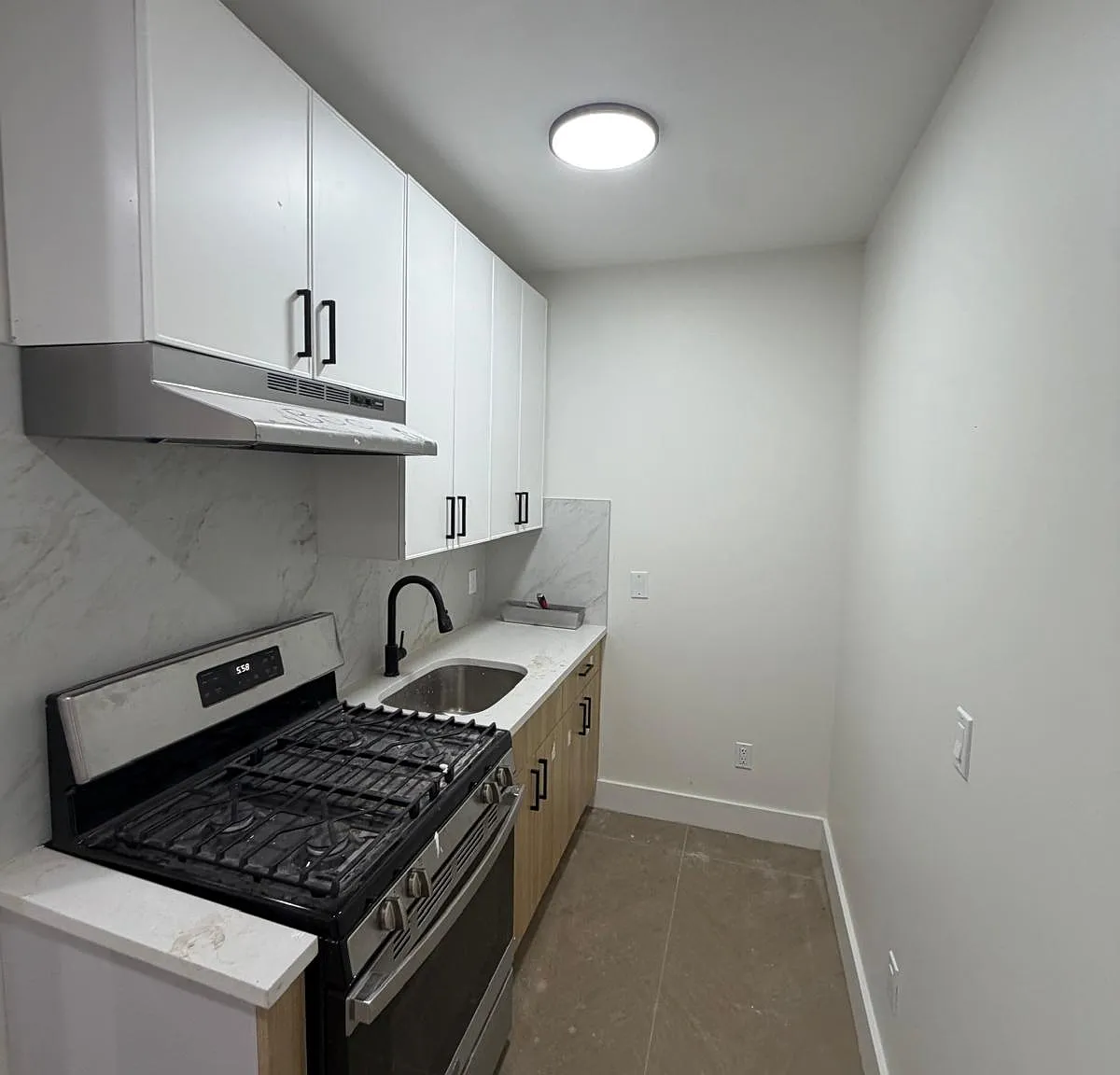 Studio, $1,200 — Photo 1
