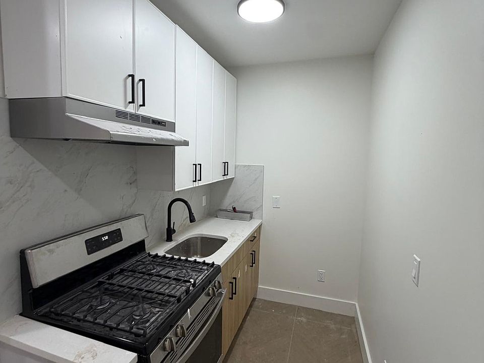 1st image of 67 Lincoln Park #B