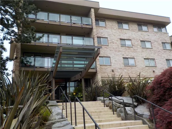 511 100th Ave NE APT 302, Bellevue, WA 98004