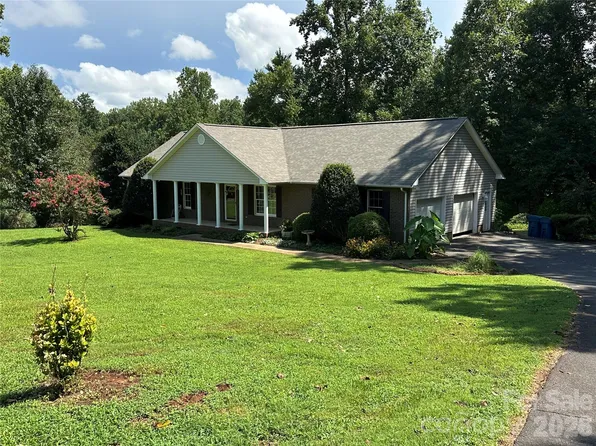 1724 Wellington Ave, Newton, NC 28658